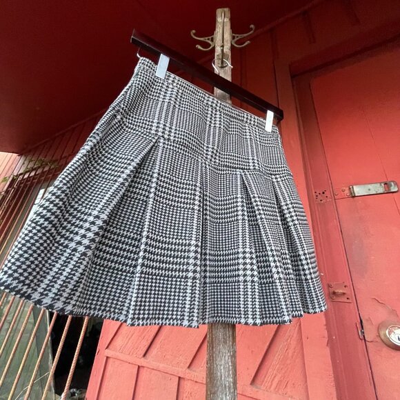Girl's Large (10/12) Art Class B&W Houndstooth Pleated Mini Skirt - Picture 9 of 16